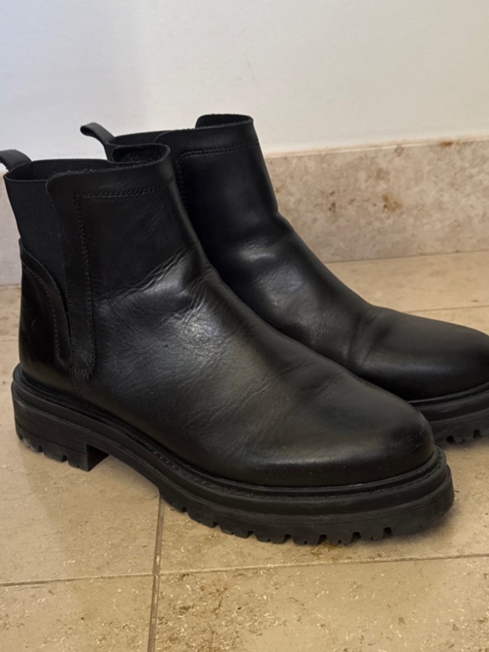 Steve Madden Chelsea Boots Black Leather Lug Sole Ankle 8.5 stretch